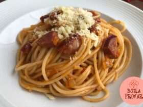 espaguete-molho-linguiça-paio