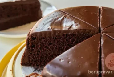 Receita de Bolo Caseiro de Chocolate Fofinho e Molhadinho