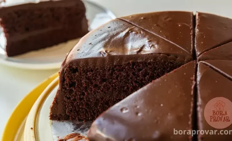 Receita de Bolo Caseiro de Chocolate Fofinho e Molhadinho