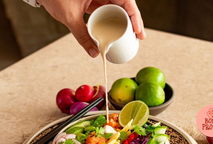 Molho para salada com iogurte e cúrcuma