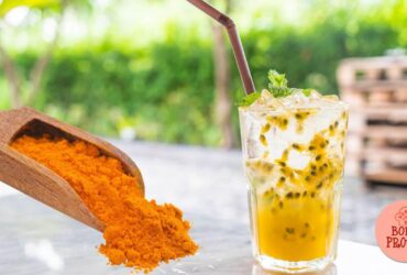 Suco de maracujá com cúrcuma e hortelã