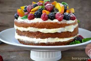 receita de bolo naked cake com ganache e frutas vermelhas