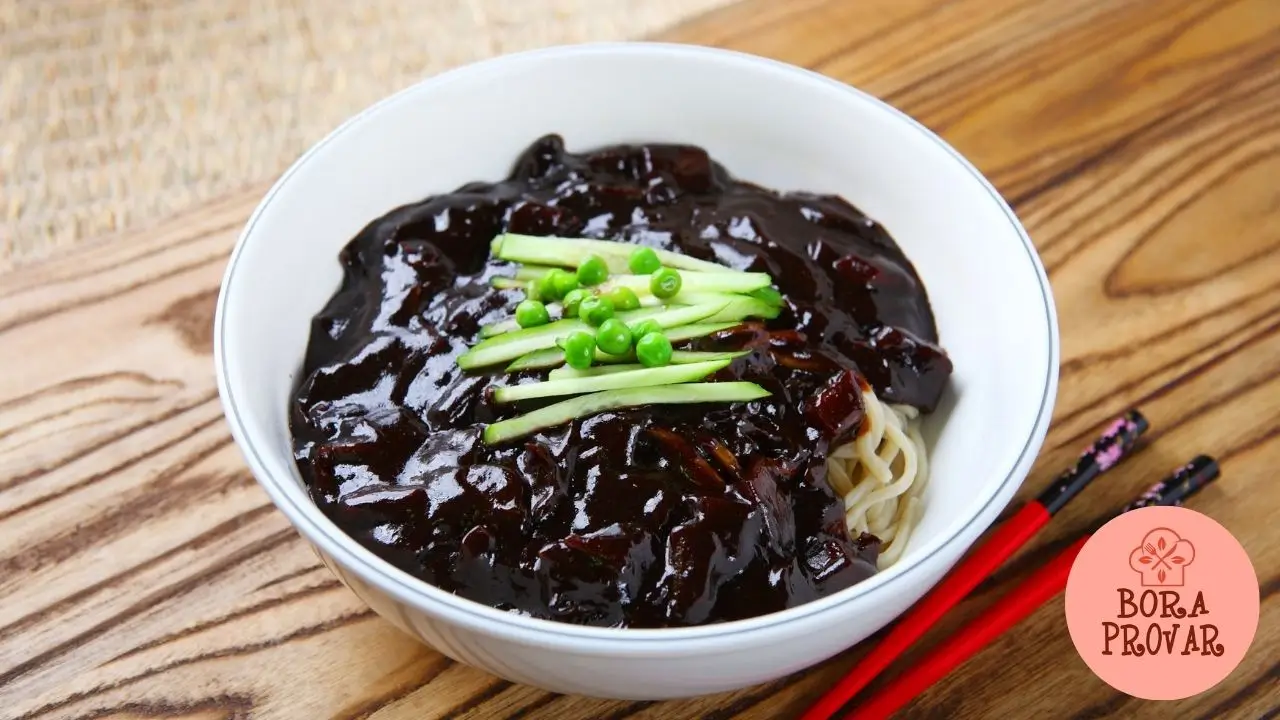 Jajangmyeon - Frango com Pasta de Feijão
