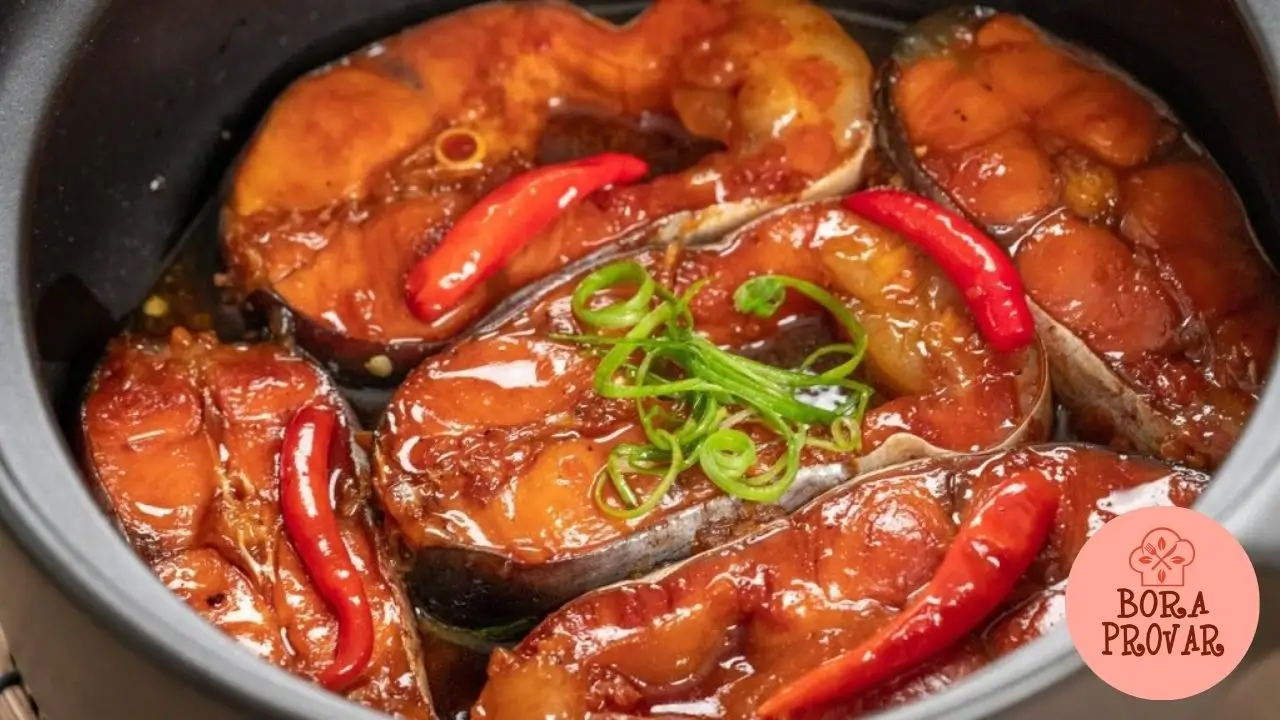 Cá Kho Tộ – Peixe Caramelizado no Barro