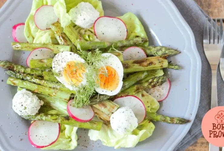 Salada de Aspargos, rabanete, alface americana e ovos cozidos