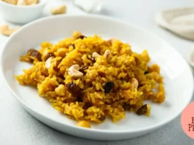 Arroz natalino com castanhas de caju e passas