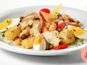 Salada de bacalhau desfiado com grão-de-bico e pimentões coloridos