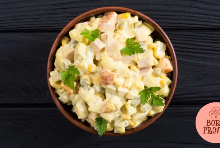 Salada de maionese natalina com maçã e uva-passa