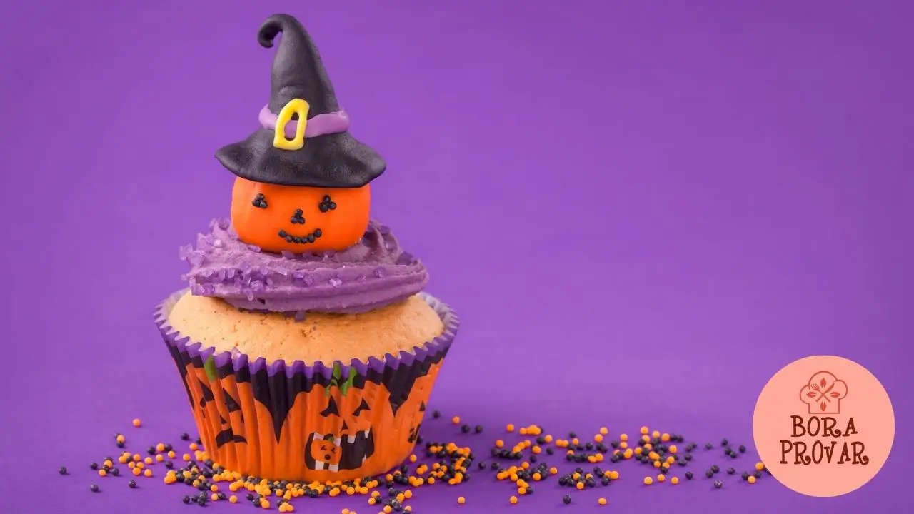 Cupcake de Halloween com Chapéu de Bruxa