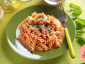 Parafuso (Fusilli) com Molho de Tomate Peneirado