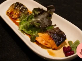 Salmão Grelhado com Crosta de Alga Nori