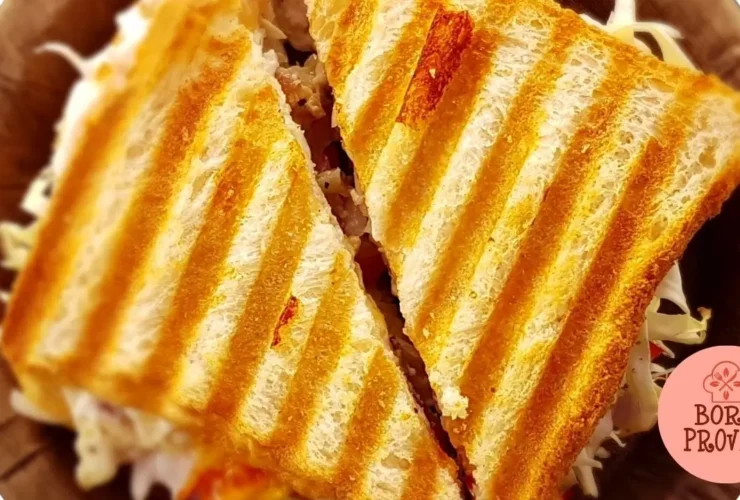 Tostex de Kimchi e Queijo