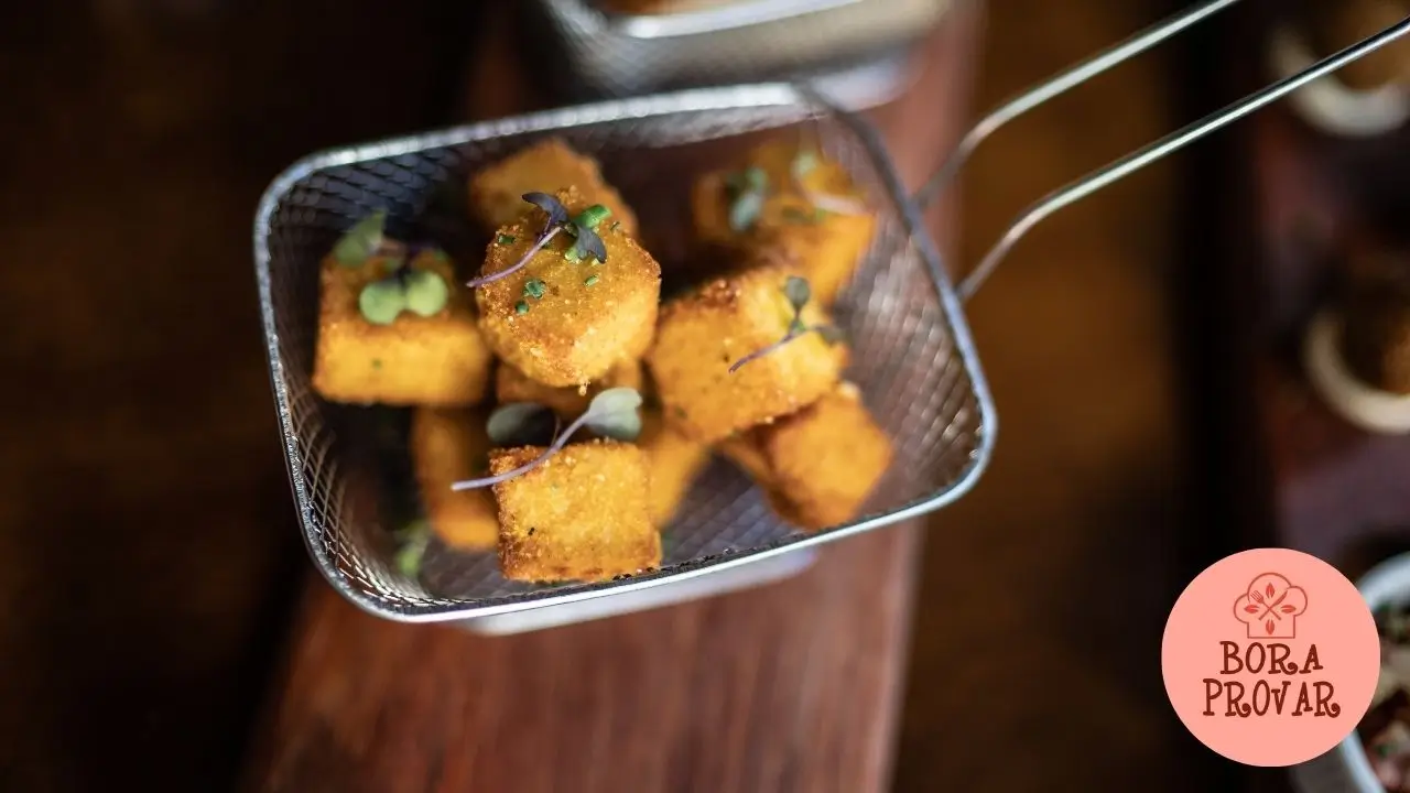 Polenta Frita Crocante com Ragú de Pinhão